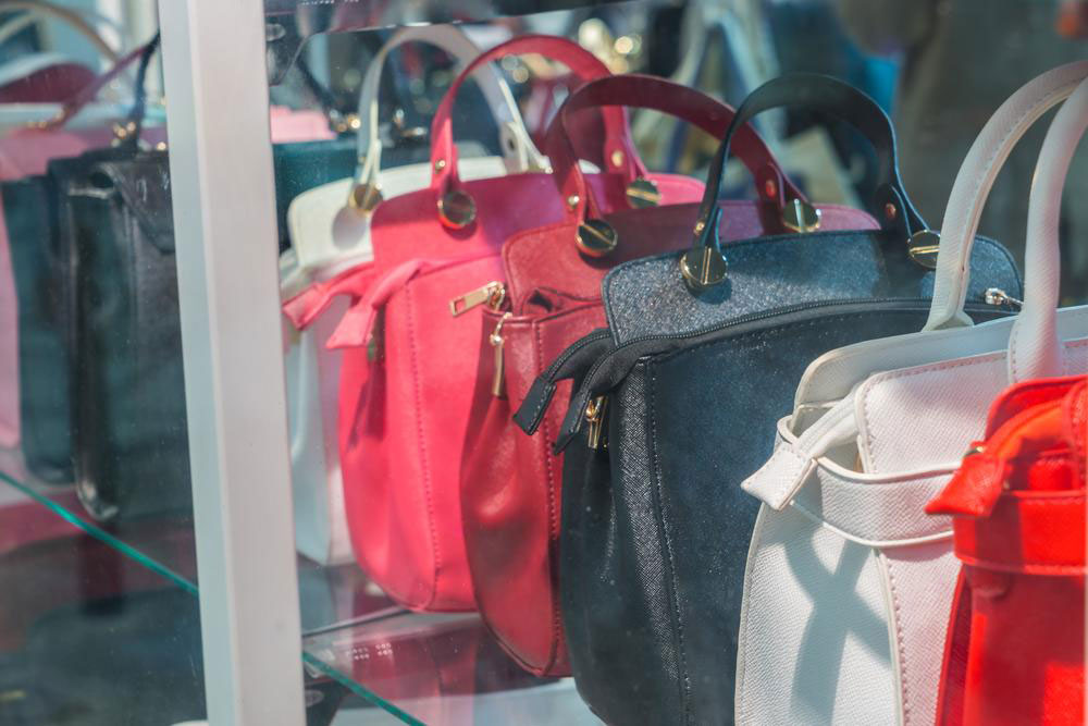 A guide to choosing the right designer coach handbag