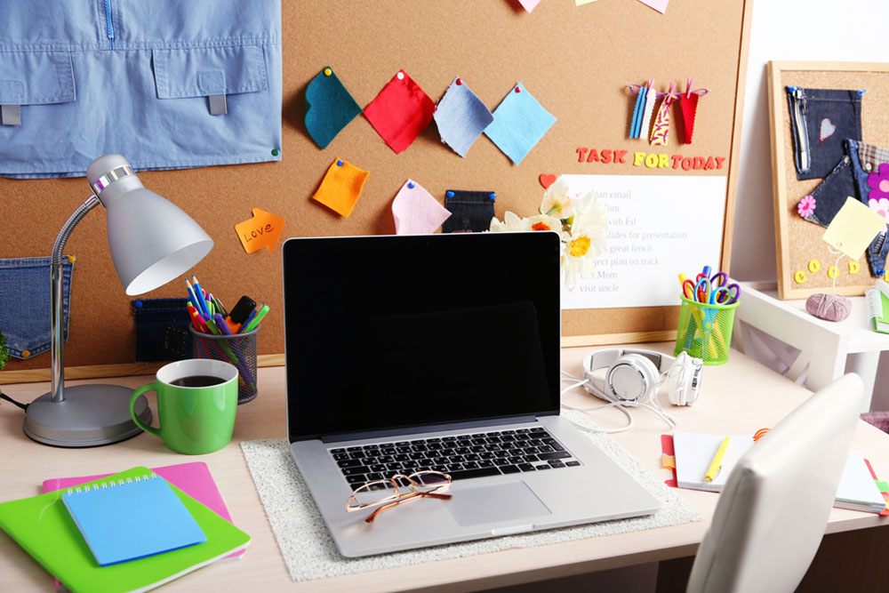 How to organize your office desks for maximum convenience